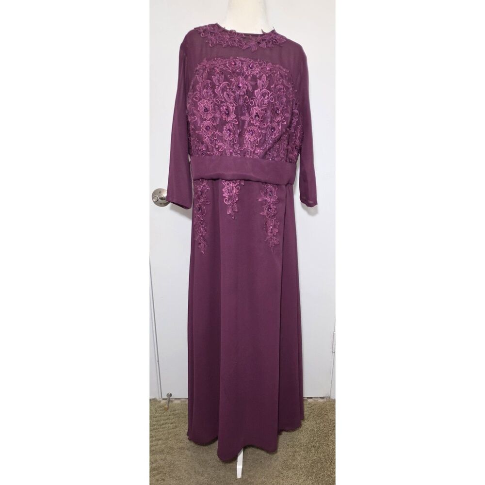 Elegant Plum Purple Embroidered Formal Gown Size 16 Lined A-Line 3/4 Sleeve